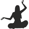 Девушка с поднятыми руками в позе медитации