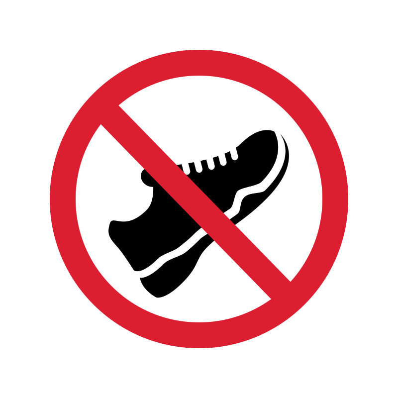 Она просила не портить мейк. В обуви запрещено. Знак в обуви запрещено. Знак без обуви. Сменная обувь.